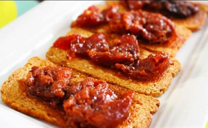 angelmanduran's tweet photo. Morcilla patatera a la miel. Nuevo producto a la venta.
Una explosión de sabores. 
 https://t.co/IQwXLNsLq6 https://t.co/GqWoMhsgw3
