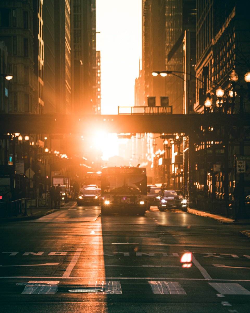 henge me🌇 #ChicagoHenge #ilwx #chicago