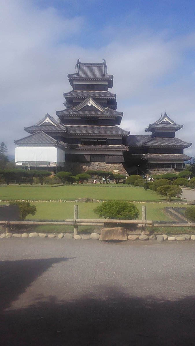 kawahiro2012's tweet photo. 1枚目 松本城/2枚目 大阪城
3枚目 犬山城/4枚目 郡上八幡城
お願い🙇
#固定ツイートをRT
#固定ツイートをいいね
#フォロー
お返し❤️
#固定ツイートをRT
#固定ツイートをいいね
#フォローバ

#相互フォロー #フォローバ100  #無言フォロー歓迎 
#拡散希望 #RTいいねした人全員フォローする https://t.co/HyL7YovPyd