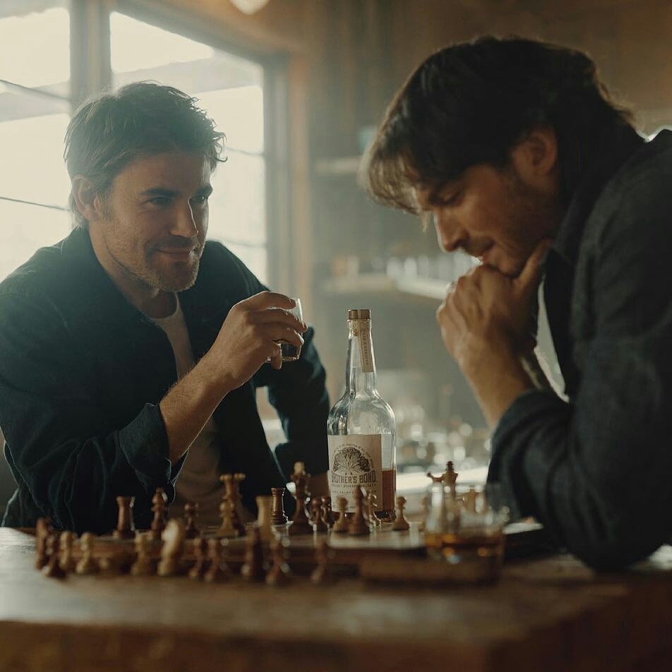 Missclairdelune's tweet photo. Reposted from @BondBourbon Looking toward the spring season the way Paul’s looking at Ian. Happy first day of spring! We’ve got big things coming this season... stay tuned. #BrothersBondBourbon

Photo by @deanbradshaw https://t.co/XTZAYLy0Ke