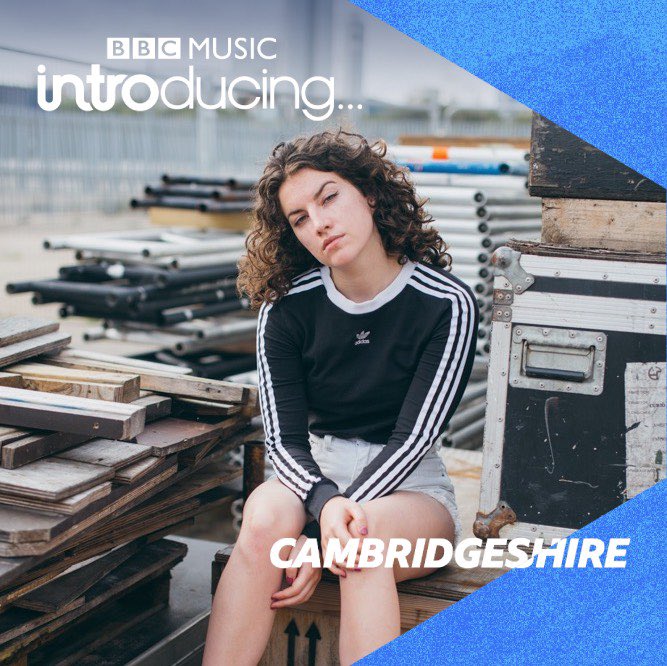hedaramusic's tweet image. TONIGHT 8pm 📣 tune into @BBCIntroCambs - i’m getting to chose the #pickofthepatch 😍 thanks so much to @ellenellard_ for asking me, had so much fun. listen in for a little catch up, to hear what tunes i chose and TONS of great music 🎶🎤