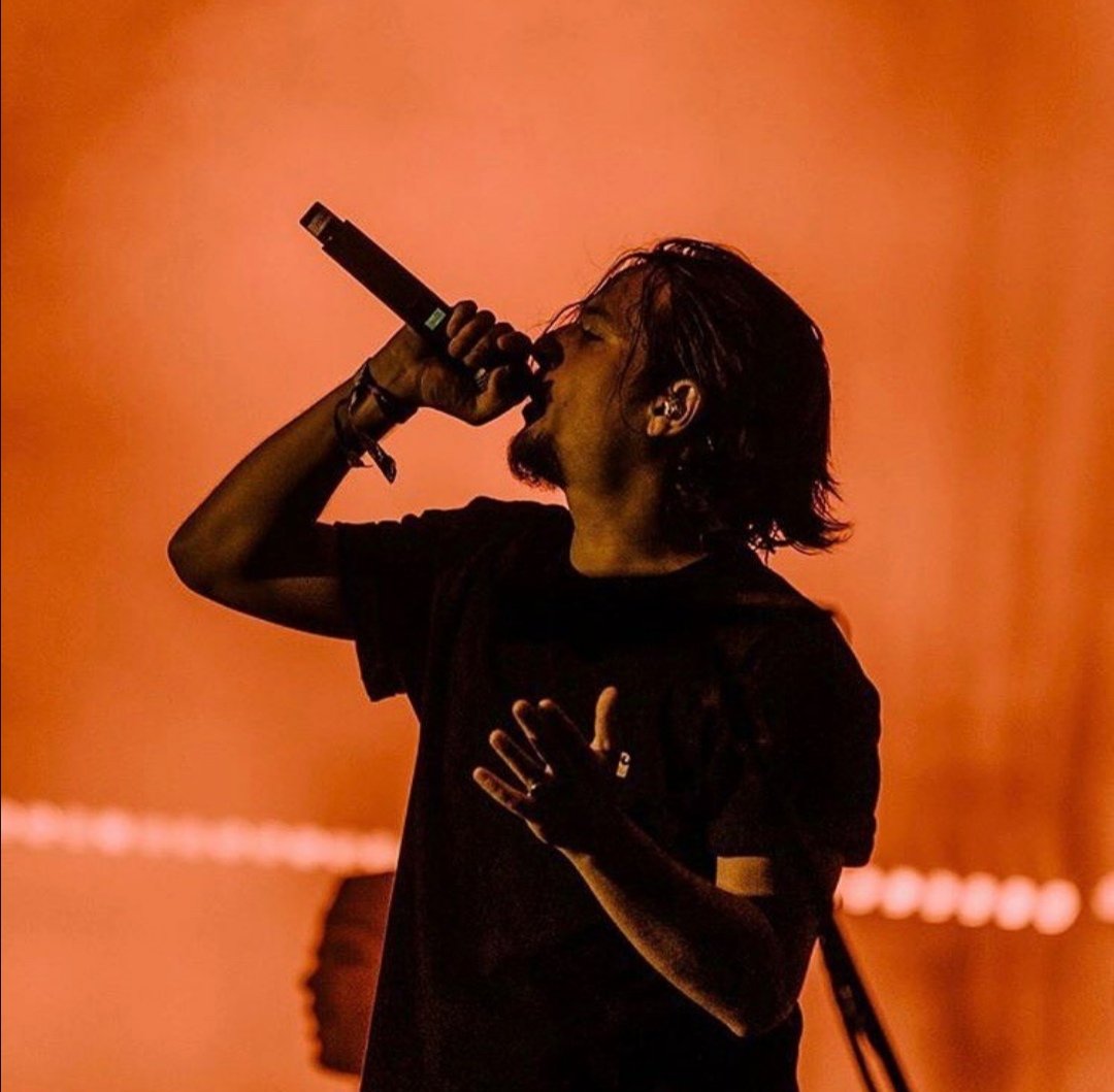 Lauraouquoifeur's tweet image. Mesdames messieurs, je vous présente Nekfeu.