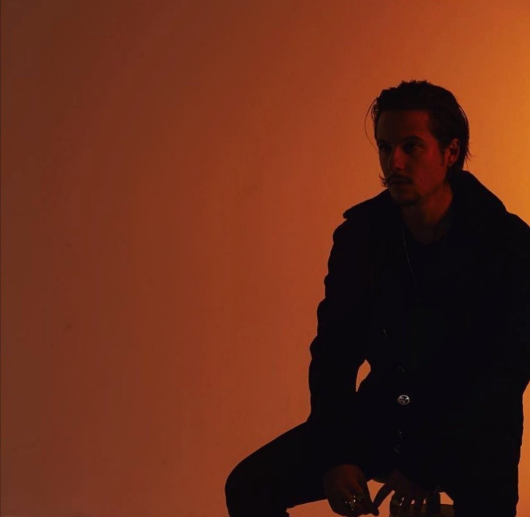 Lauraouquoifeur's tweet image. Mesdames messieurs, je vous présente Nekfeu.