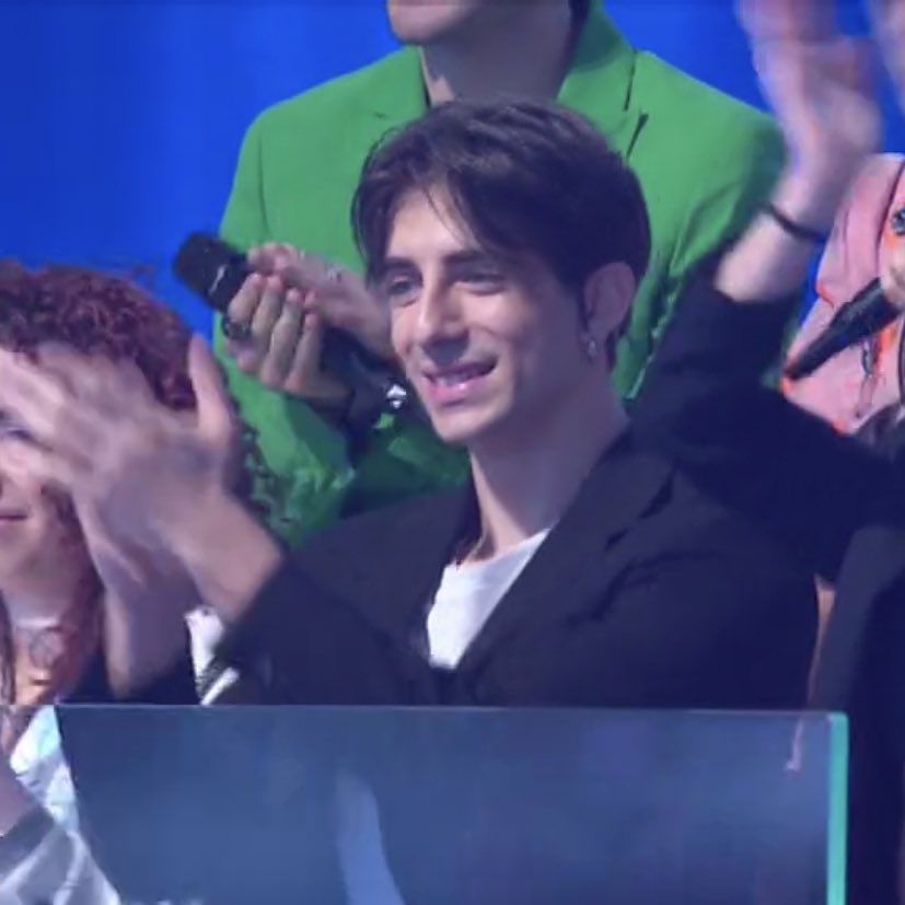 outxsid3's tweet photo. non commento gio, ale e deddy perché andrei nel VOLGARE #Amici20 https://t.co/70OQaVgYvl