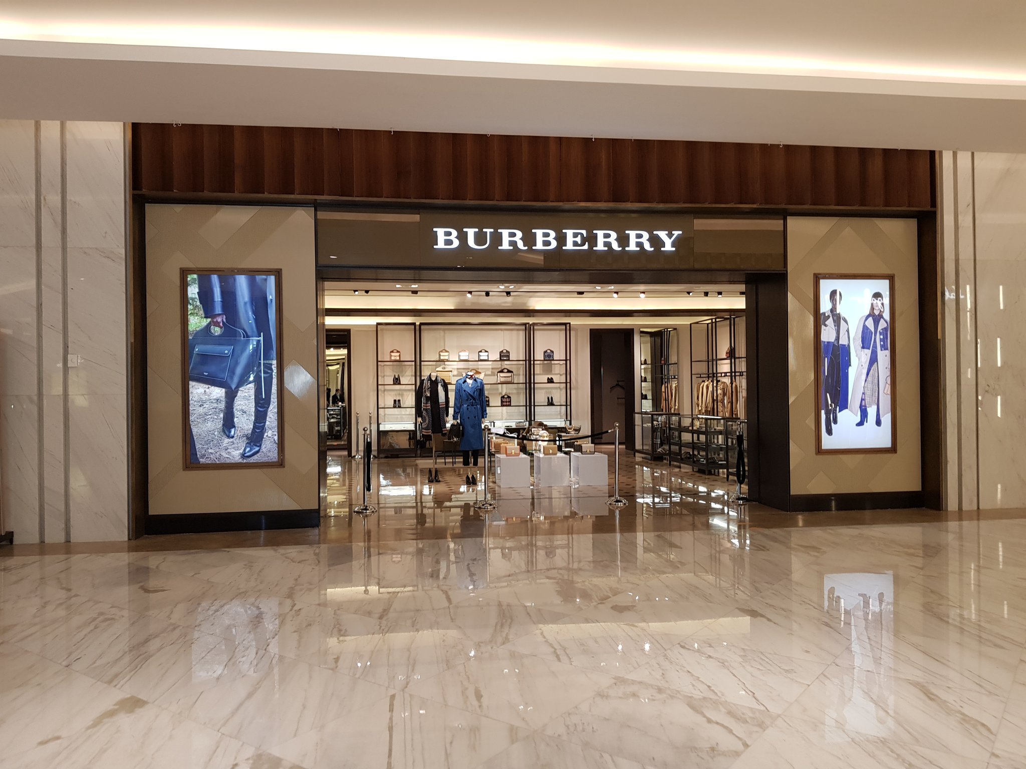 Burberry top plaza antara
