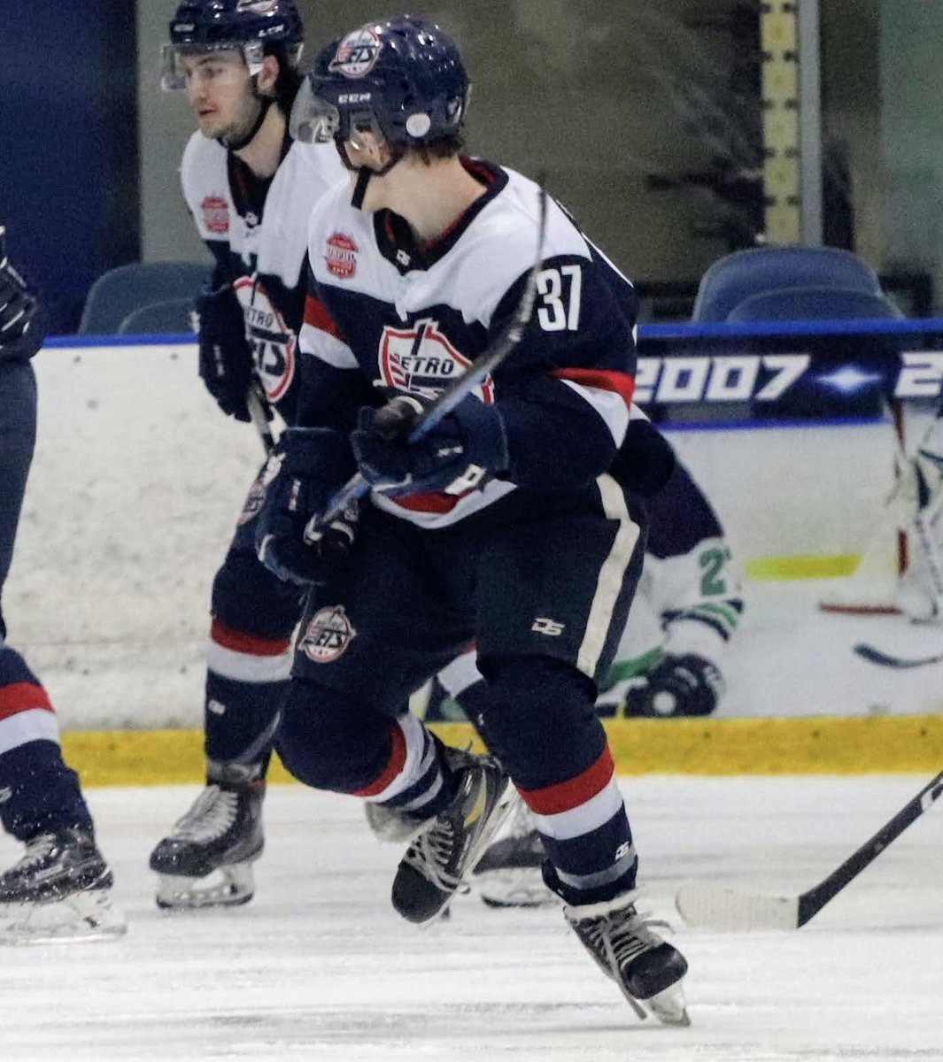 MetroJetsHockey's tweet photo. Nick Twombley scores late in the first period and the #MJDP and @AviatorHockey are tied 1-1 after 20 minutes.
 
Shots 17-6 MJDP.

#2021USPHLNationals #RollDP #DIFS https://t.co/evrNhEJxI2