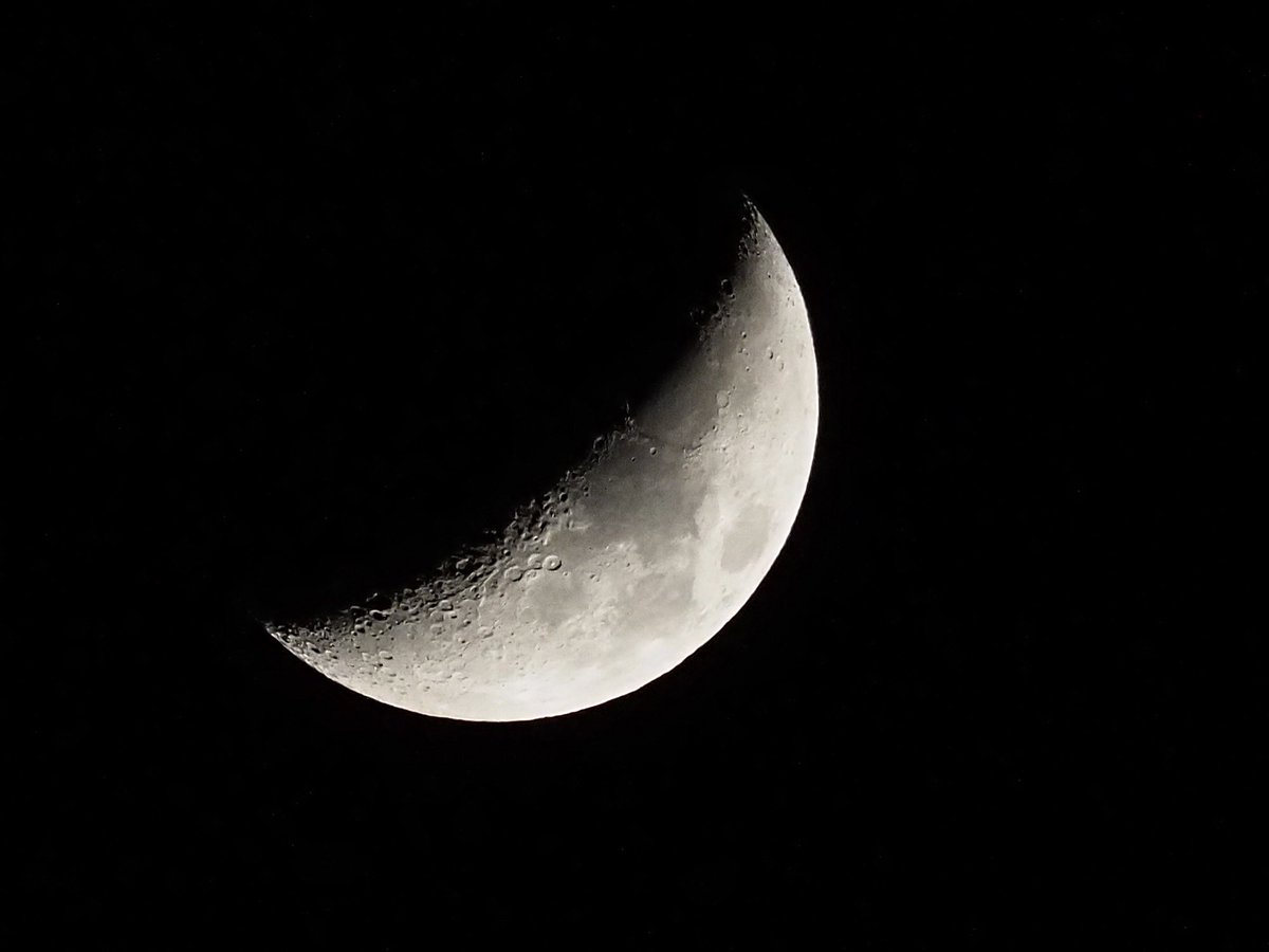 Beautiful Waxing Crescent moon tonight #TheNightSky