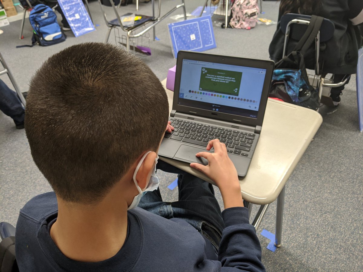 CESD83GATE's tweet image. This week Cartwright District welcomed our in-person learners back to campus. 7th graders @MAtkinsonSchool interacted with online learners using @PearDeck for Gifted Enrichment. #cartwrightgate #atkinsonacademy