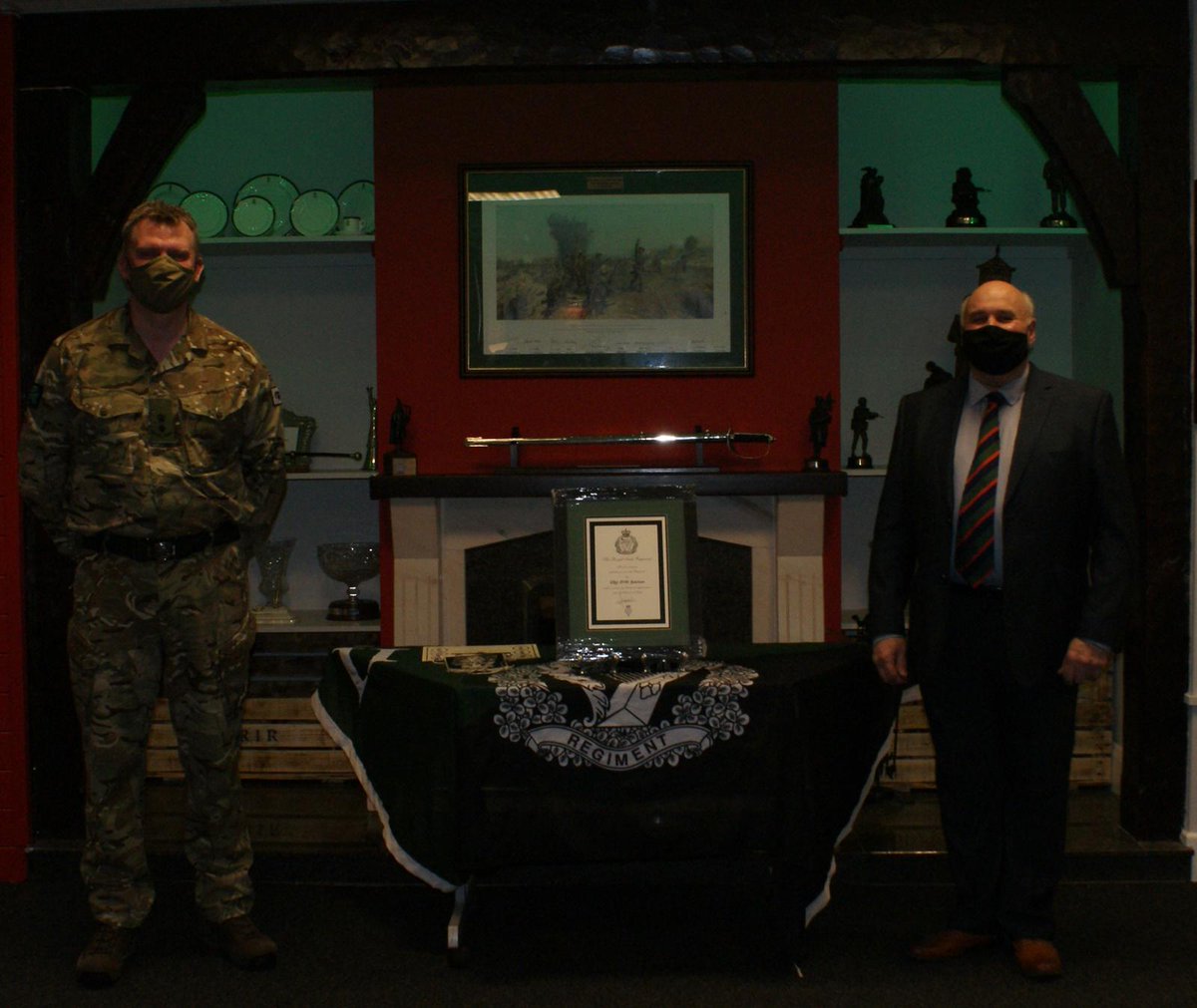 RIrishRegiment's tweet photo. CO 2 R IRISH presenting some awards in the new Joint Mess. @ArmyCGS, Comd JMC(NI) & #AGCSPS Commendations all for exceptional & exemplary service. #LongService #OpRESCRIPT π·
π’βοΈβ«οΈ #IRISHRANGER https://t.co/Bn9E5rhkZC