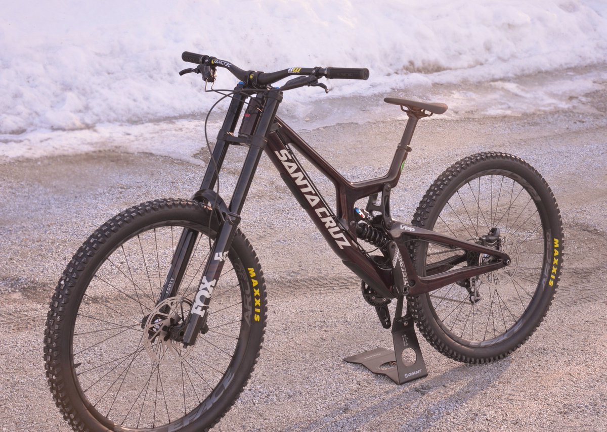 alpinebikeworks's tweet photo. This stunning Santa Cruz V10 downhill bike is sure hard to get your hands on! 
https://t.co/j5K68P2Q2v
Stop in or call 802-773-0000 to snag one for yourself.

#vermontbiking
#SantaCruz 
@santacruzbikes https://t.co/PKTKILokrN