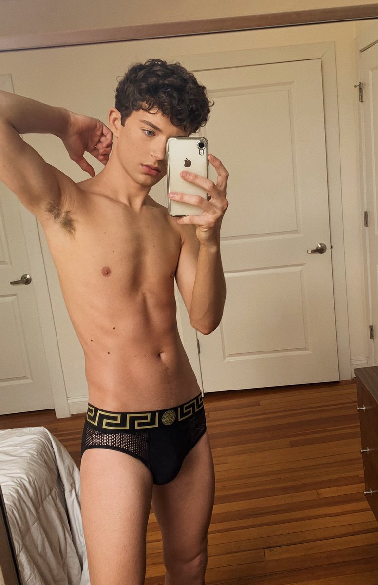 ChrisWTheStar's tweet photo. Rt for a surprise in ur dm 🏹 https://t.co/JTjqtpdtBG