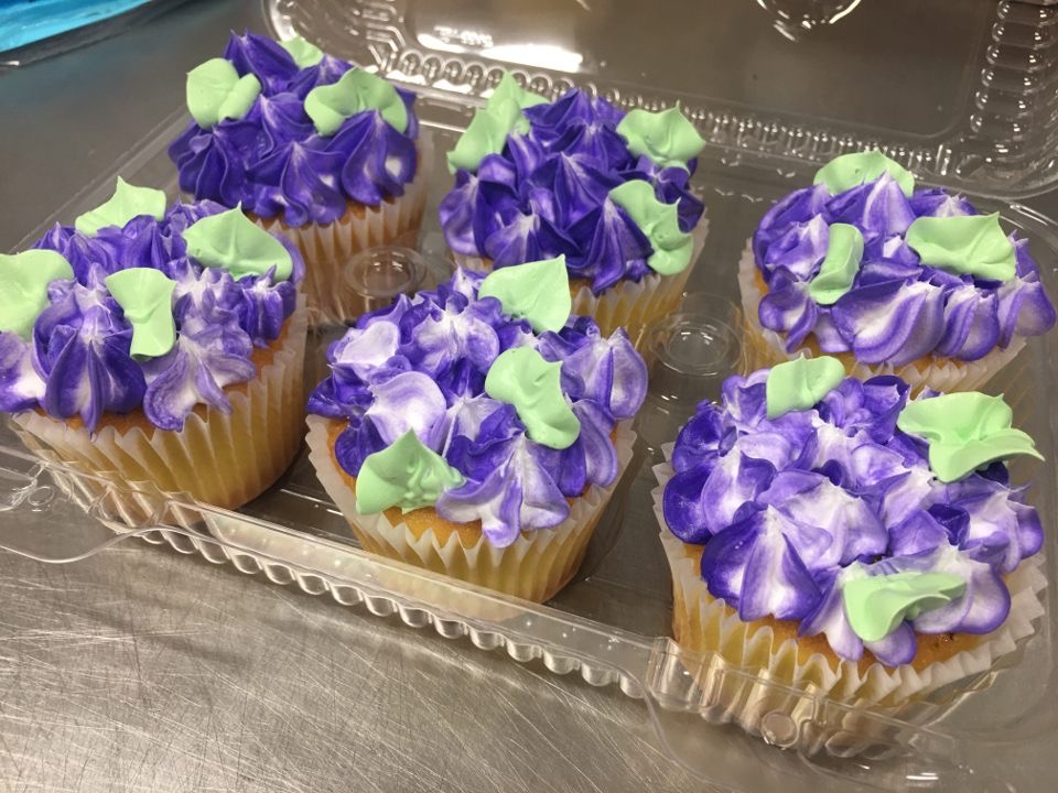 AdamsMarkets's tweet photo. Happy First Day of Spring! 🌸 💐🌺 Kathy in #MonsonMA is embracing the season with these beautiful and seasonal cakes. 🌼🌻🌹🌳
#SpringHasSprung https://t.co/FQAZh1Yn71