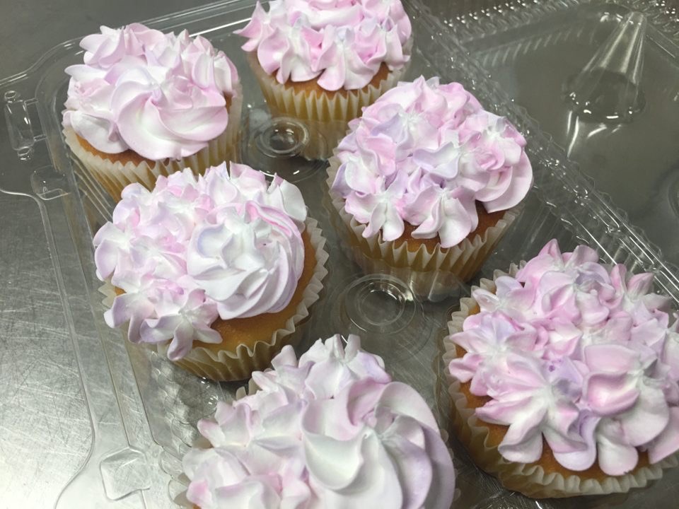 AdamsMarkets's tweet photo. Happy First Day of Spring! 🌸 💐🌺 Kathy in #MonsonMA is embracing the season with these beautiful and seasonal cakes. 🌼🌻🌹🌳
#SpringHasSprung https://t.co/FQAZh1Yn71