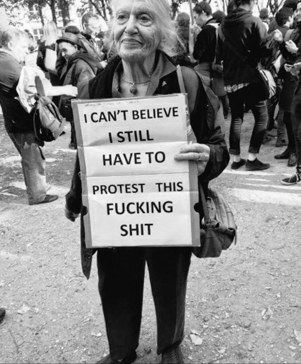 “Hala bu sıçtığımın şeyini protesto etmek zorunda olduğuma inanamıyorum..” 
#İstanbulSözleşmesi