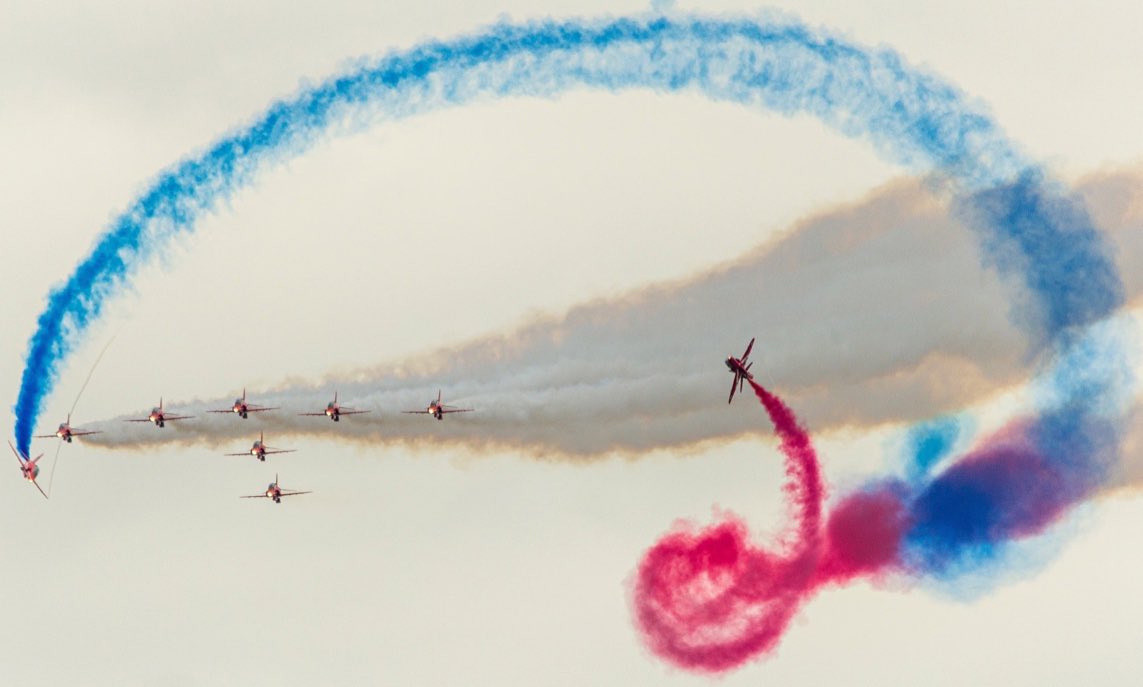 mikesaltsman194's tweet image. Can not wait to meet up with @rickfr01 @coombes_angie @RotorLadyLesley to get some cracking fast jet action in particular #theredarrows @rafredarrows @hangar3BLK @BlackpoolAir #fastjets