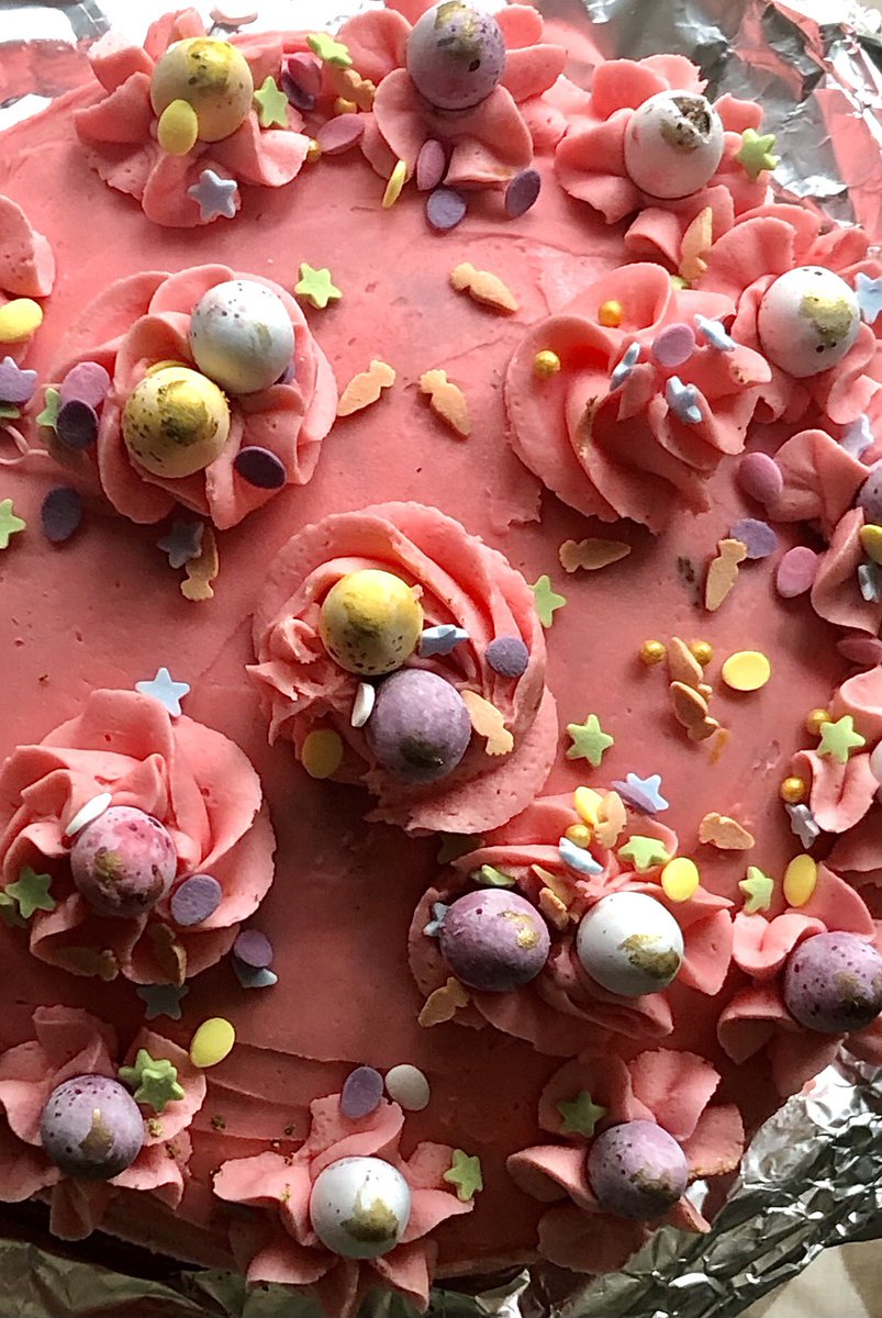 angelagill501's tweet photo. I made a cake for my friend earlier! Itβs very pink! #cake #lockdownbake https://t.co/QY9w2cm0hu