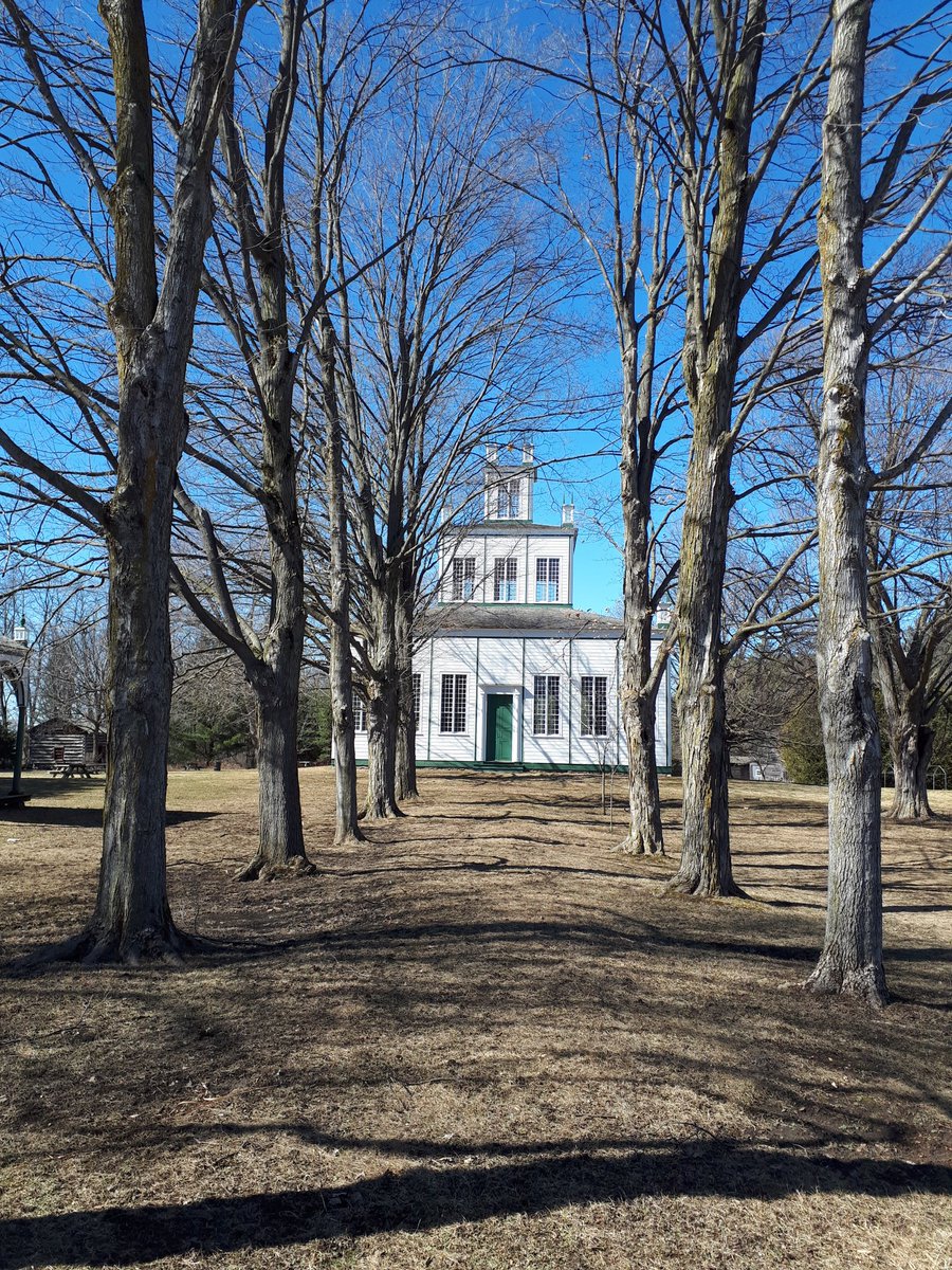pn_57's tweet photo. #SharonTemple, located in the village of Sharon, was designated a National #Historic Site of #Canada in 1990. It was built by the members of the community btw 1825&1831 to the designs of David Willson under the direction of master carpenters Ebenezer & John Doan #ontarioheritage https://t.co/i26FFXtvqK