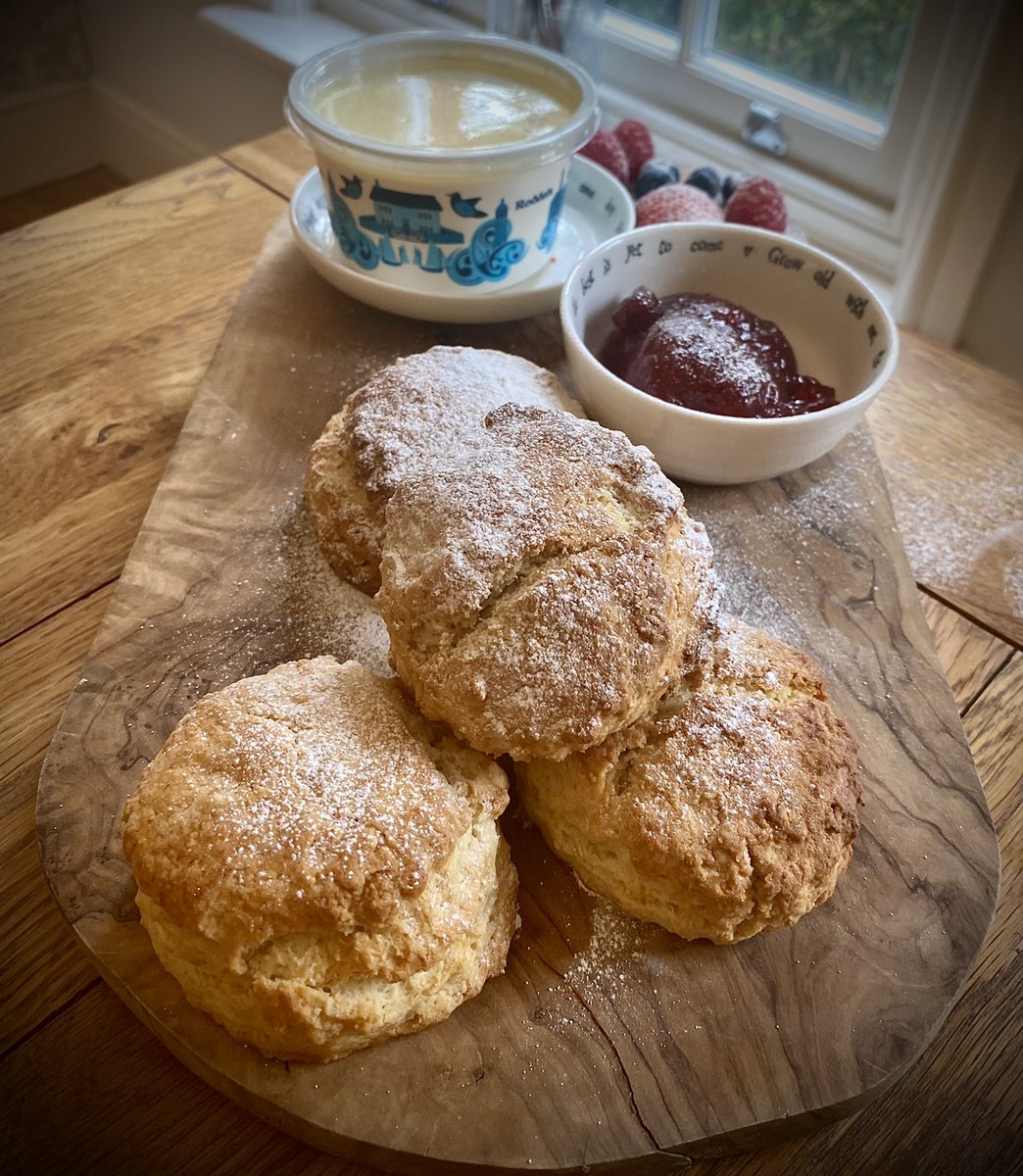 ZakoPenny's tweet photo. Has anyone else got the ‘Baking Bug’? I always get it as Spring approaches; as it’s officially the first day and also the international day of happiness, what better reason to share my AGA baking recipes 😊 @Edwards_Godding #agabaking #springbaking #InternationalDayOfHappiness https://t.co/WfIzbiFzPL