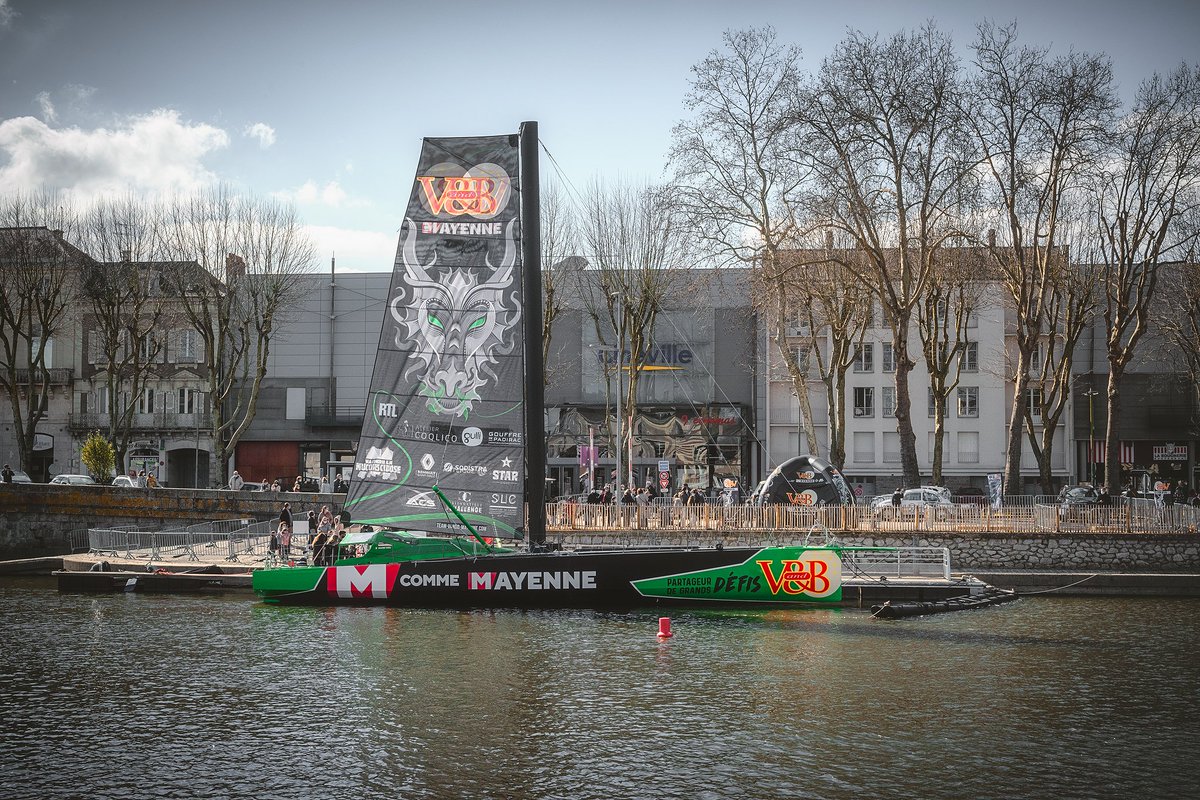 2BSimagedrone's tweet photo. Se dire que ce bateau a fait le tour du monde et que pouvoir le voir à quai à Laval c'est juste top ! 😃😍 Bravo @MaximeSorel  pour ta 10ème place ! 👏⛵️🎉 
@VandBOfficiel  @mcommemayenne  @VendeeGlobe @Laval_la_Ville #mayenne #mayenne53 #IMOCA #laval #vandb #mcommemayenne https://t.co/j4T6WPVGw3