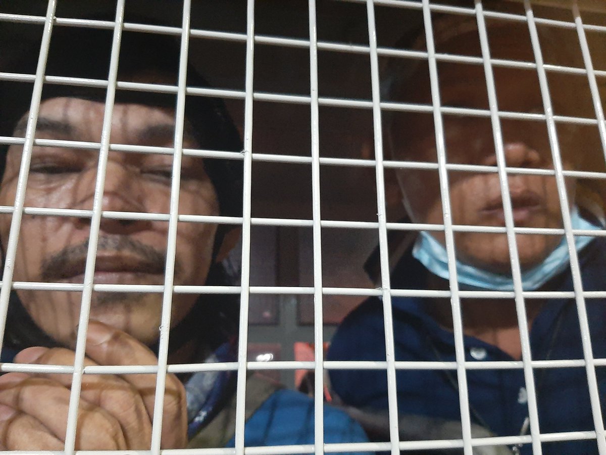 4คนถูกจับอยู่ในรถคุมขัง คงจะถูกนำตัวไปตชด.ภาค1 #ม็อบ20มีนา