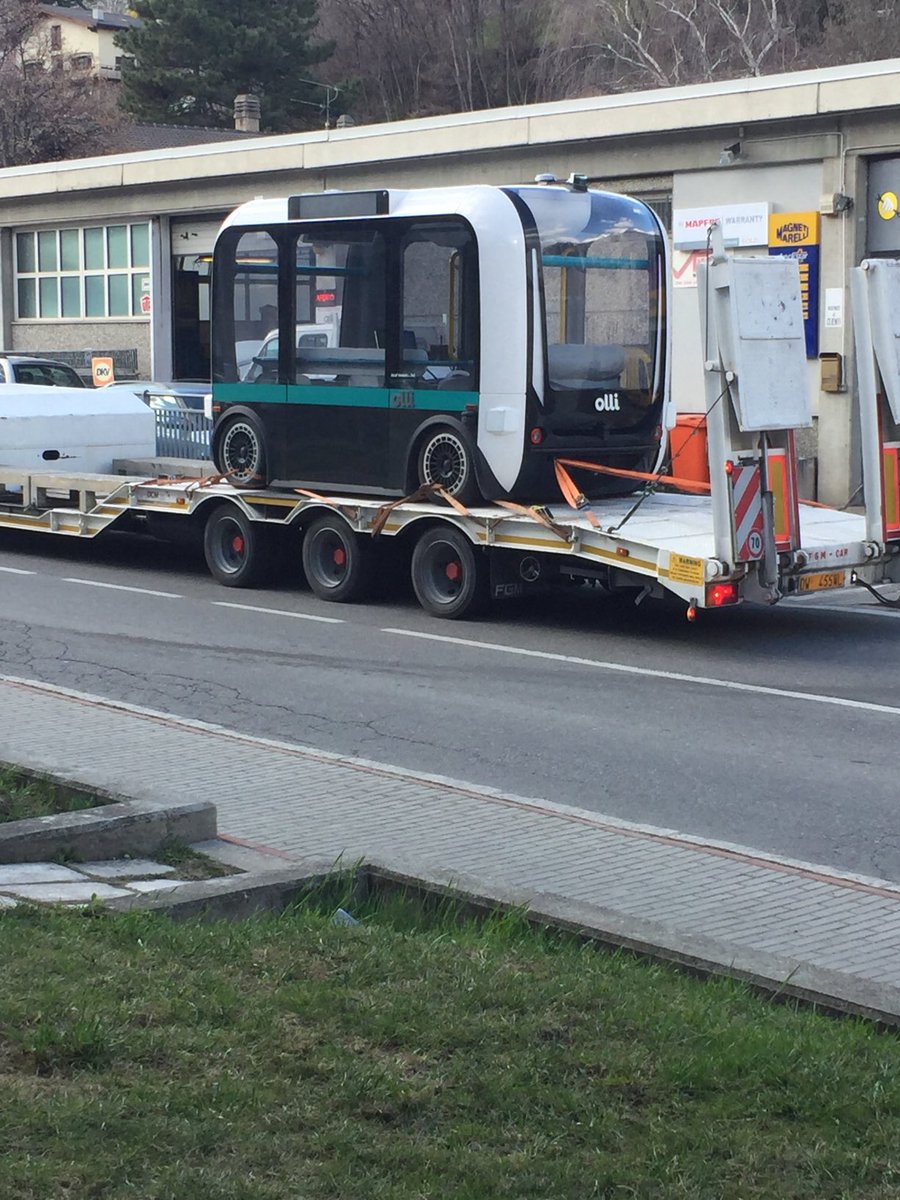 VierinE's tweet photo. Aosta, di passaggio nella nostra città, il primo bus a guida autonoma presentato mercoledì a Torino. https://t.co/jRY6r40NQW