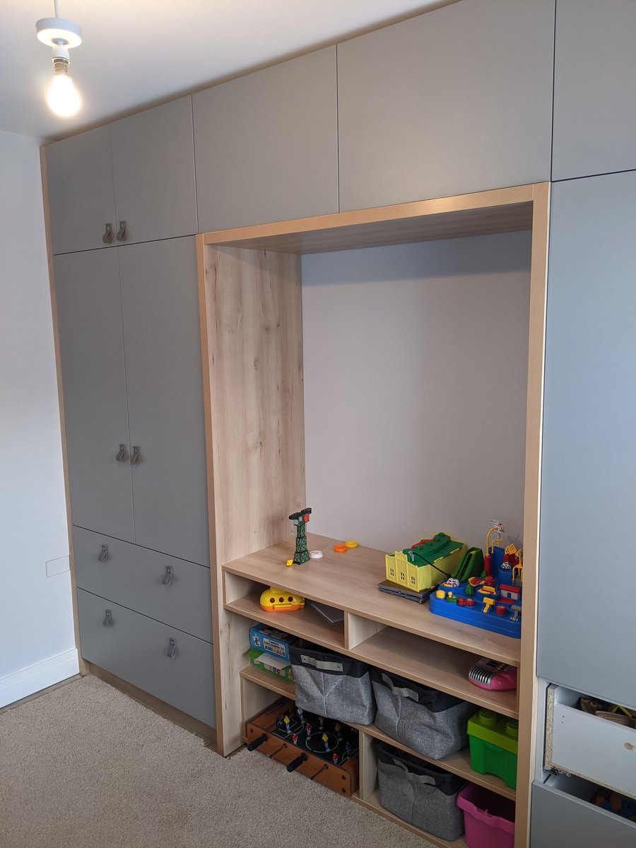 WOODTECHIOM's tweet photo. Nearly there on my playroom , stuck a few handles on just to see what they were like , wasn't sure about them but actually quiet like them althought I thought  they were more of a blue colour instead of grey that turned up 🤔didn't fancy tip on &amp; kids can't catch themselves 🤷 https://t.co/KkjA8Cctr2