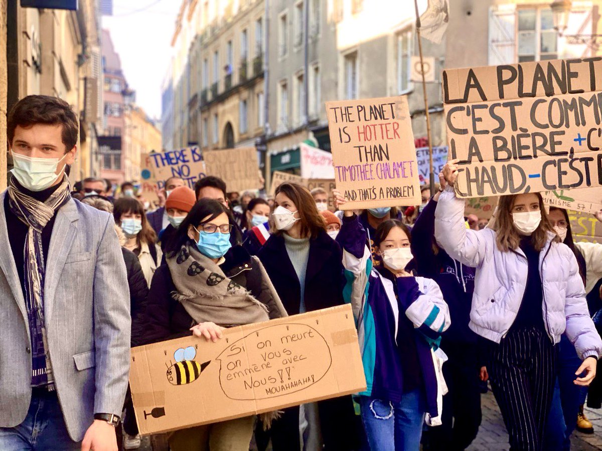 appel_inedit's tweet photo. ✊ Retour des marches pour le climat ! 

Mobilisé.e.s pour imposer un changement de système et défendre l’écologie politique, indissociable de la question sociale !

🌍 Fin du monde fin du mois même combat ! 🔥 #Marchepourleclimat #Metz #GrandEst @aurelifil https://t.co/W1cChwEC01