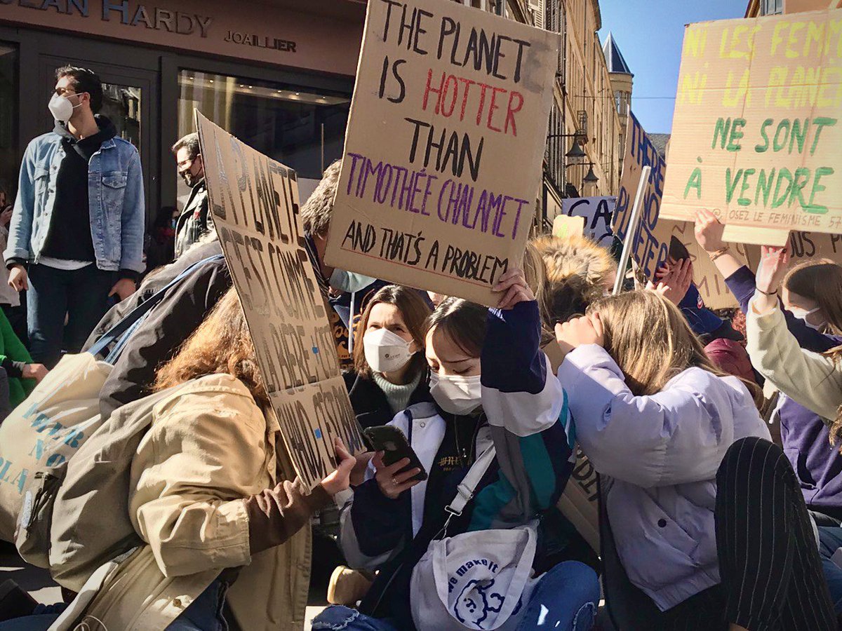 appel_inedit's tweet photo. ✊ Retour des marches pour le climat ! 

Mobilisé.e.s pour imposer un changement de système et défendre l’écologie politique, indissociable de la question sociale !

🌍 Fin du monde fin du mois même combat ! 🔥 #Marchepourleclimat #Metz #GrandEst @aurelifil https://t.co/W1cChwEC01
