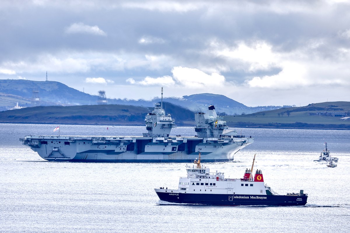 agforsythphotos's tweet photo. A collection of HMS Queen Elizabeth departing the river Clyde past south Cowal, passing just after midday today. 3 of 3
#hmsqueenelizabeth #royalnavy #navy #navywatch #clyde #riverclyde #aircraftcarrier @NavyLookout https://t.co/Ml7t0aI09h