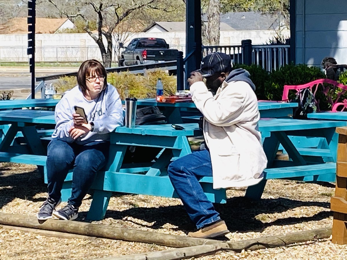 MetroRelief's tweet image. Week after week our staff and volunteers meet our friends right where they are,  whether it be on sidewalks, under bridges or outside of shelters.  Being a mobile operation makes it possible.  Thank you to our supporters for keeping us on the move.