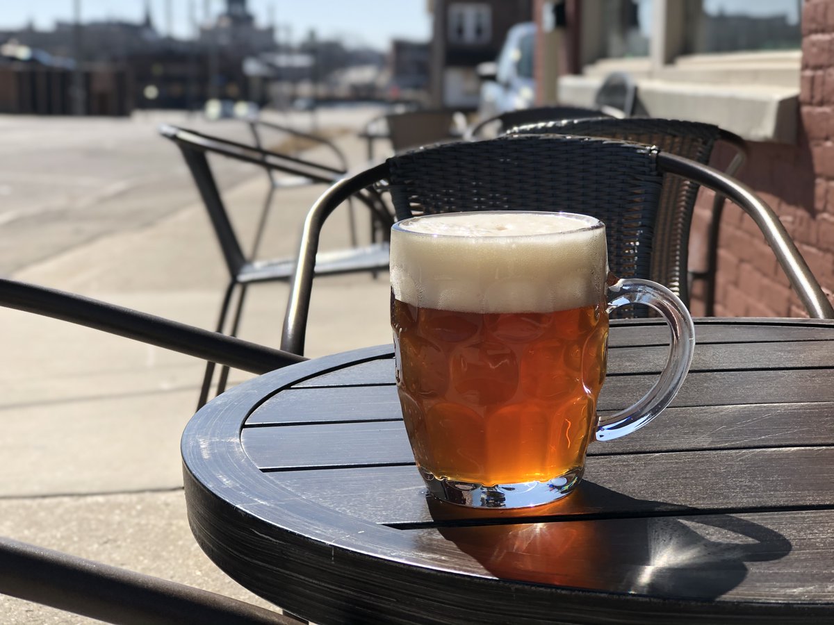 Happy Saturday!

It's the first day of spring and it's a beautiful day in Downtown Manitowoc...we even chrew a couple chree chairs outside!  Celebrate the start of spring with one of our "Cinco de Mindblock" Mai Bocks! Taproom opens at 3:00!

CHEERS!