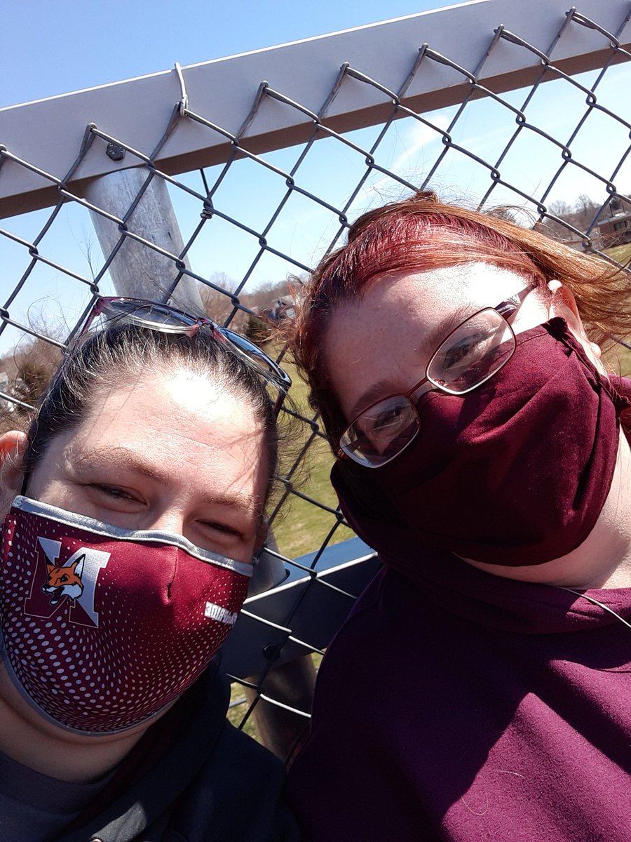 Cookerette's tweet photo. Supporting NEWARK VARSITY FOOTBALL TEAM!!! Go Reds 
#newarkcsd https://t.co/AinMiPAkDW