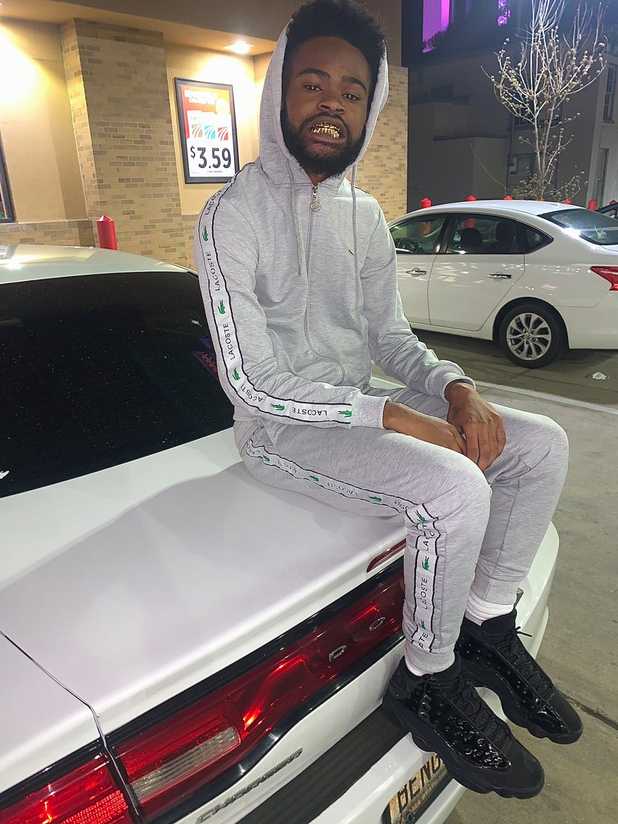 _bengeez's tweet photo. Just left another nigga sitty poppin shit.🤎 &amp; shawty jus put my hand in a kup kause i got tha koldest wrist🖕🏾 

#lfm #bengeez #myasu #YoFavoriteRapperFavoriteRapper https://t.co/kvmnKPOuCm