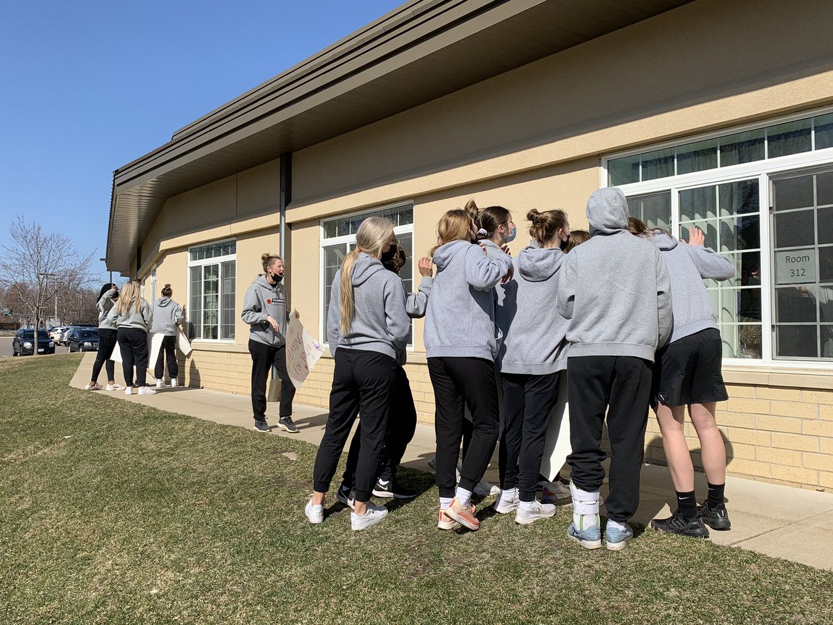 After some team building, skits, and shooting...our 2nd stop, Trinity Care Center to make some window visits and chat. Lots of smiles, tears, and happiness from the residents. ❤️🏀
