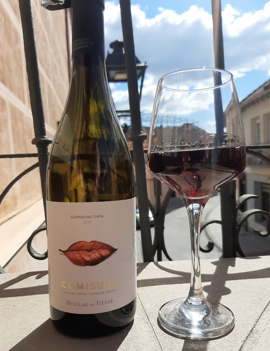 Nothing better than enjoying a wine in its environs. Delightful #Garnacha by <a href="/BHuellasTietar/">Bodega Huellas del Tiétar</a>. At 15.5% I was expecting heft but grace is its calling card. Violets and blood orange vye for exposure while the granitic character of Gredos wines provides the canvas. Astounding RCP.