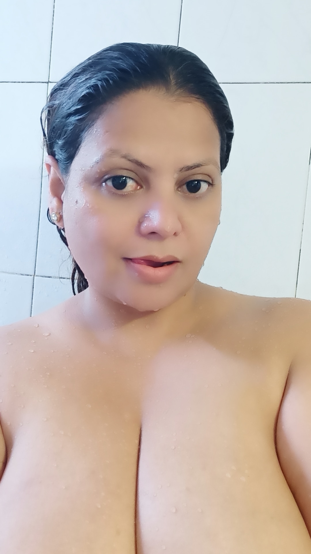 Sapna Sappu Official on X: Good Night with lovely hot shower 🚿  t.coec2Lgfnaq0  X