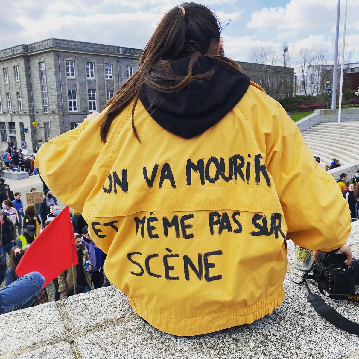 JInsoumisBrest's tweet photo. Belle mobilisation à #Brest pour l’art et nos #libertés ! 

On ne lâche rien, nous continuerons jusqu’au bout ✊

#loisécuritéglobale #occuponsoccuponsoccupons #QuartzOccupé https://t.co/Dvt2hOPegj