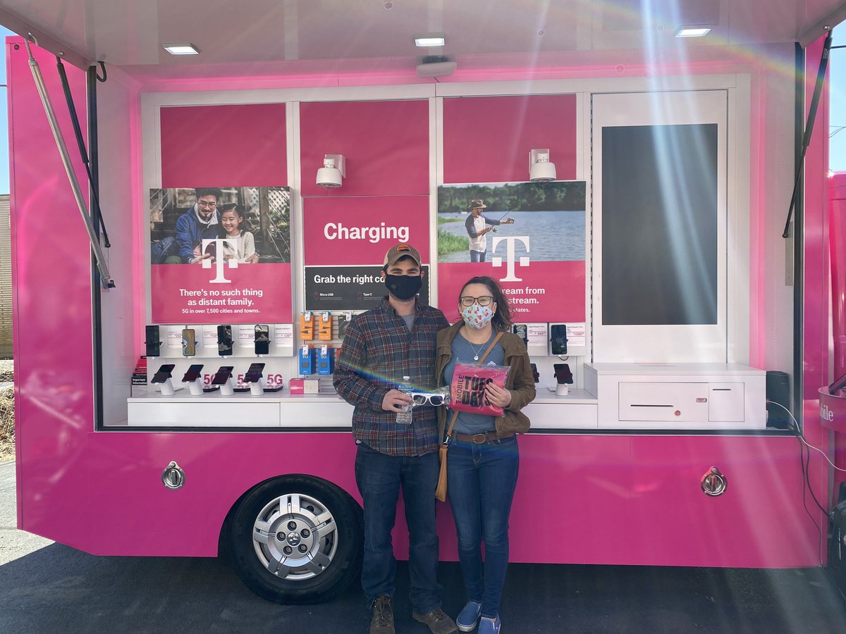 Double Trouble at Winter Meltdown Spicy Food Day! @JillianMagenta <a href="/Sophia1027313/">Sophia</a> <a href="/antczak4/">Filip Antczak</a> @tmobiletruckalb #truckteam #dealsonwheels