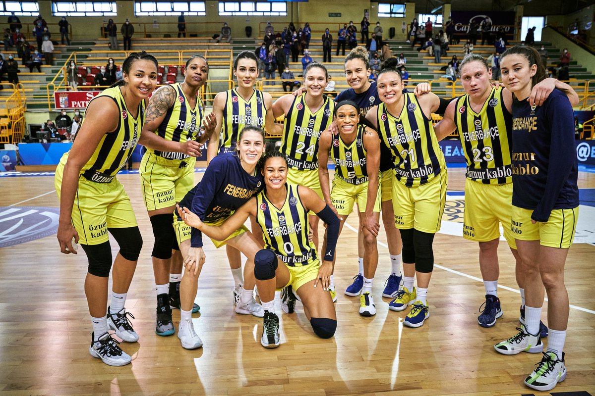 Gereğini yapmış, Final Four’a eze eze ağlatarak kalmış, Fenerbahçe pozu! 💛💙

#PotanınKraliçeleri