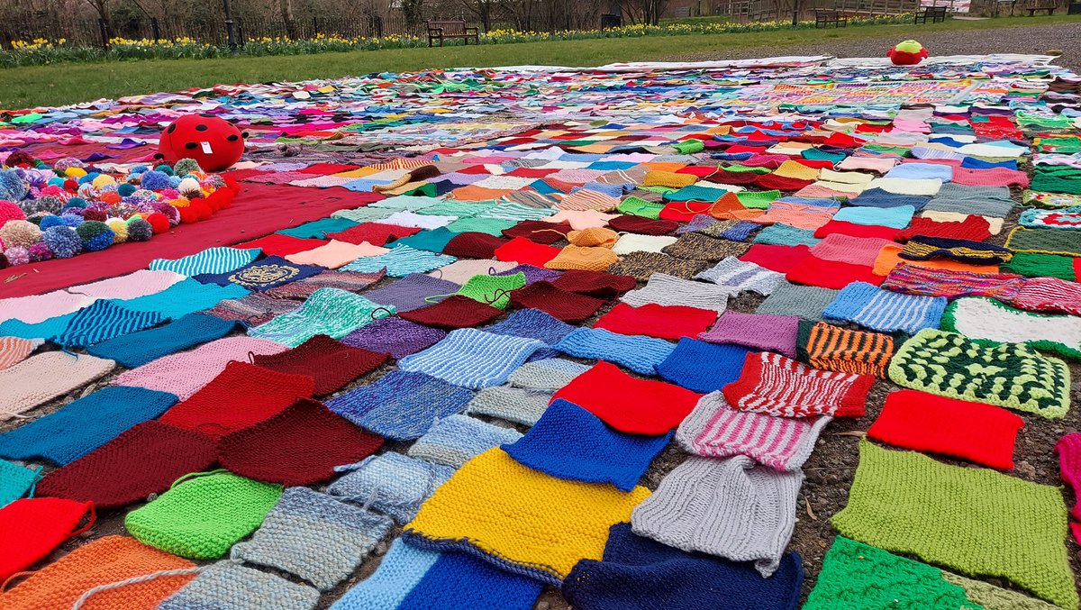 thedorsetlife's tweet photo. Wow, such a huge 'well done' to the Gillingham Community Kindness Group! In fact, the whole of Gillingham should be applauded for creating such a wonderful splash of warmth and vibrancy on a dull March day.
Hanky Blanky on the Meadow!
#commuknitty @gillinghamgp https://t.co/uN3ZkTfJ8W