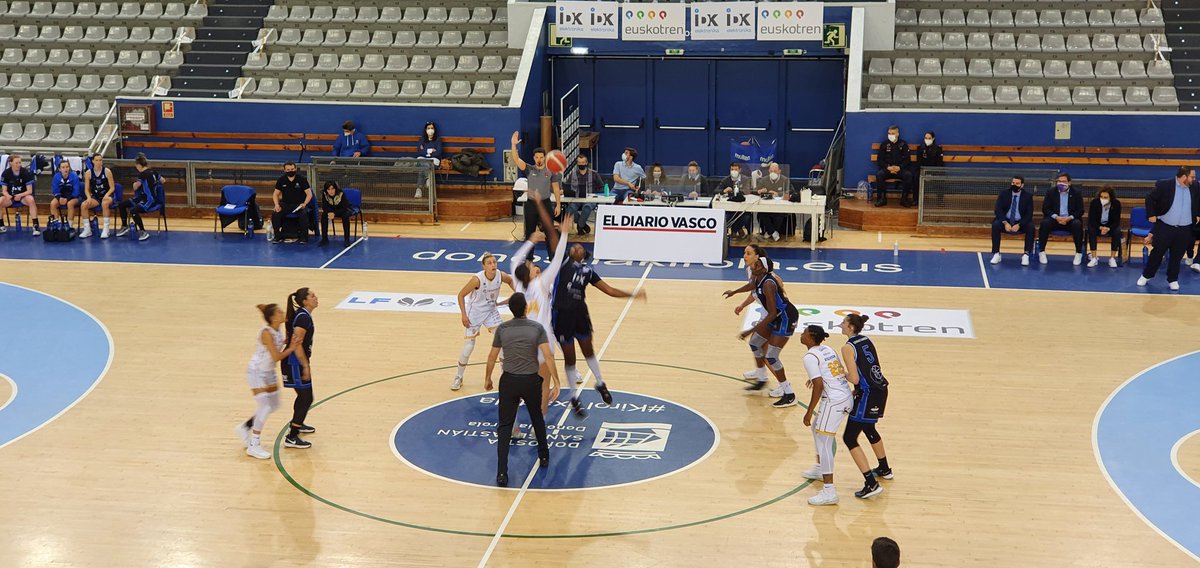¡Comienza el partido en el Josean Gasca!

Sigue el <a href="/ibaetabasket/">IDK EUSKOTREN</a> vs <a href="/CBClarinos/">Tenerife</a> de la #LFEndesa con la narración de <a href="/ioritzbello/">Ioritz Bello</a> en canalfeb.tv/live?l=BD98BFE…