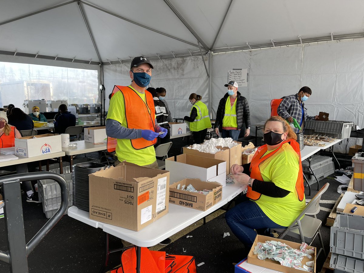 There we wonderful volunteers and staff doing an excellent job. I enjoyed assisting.