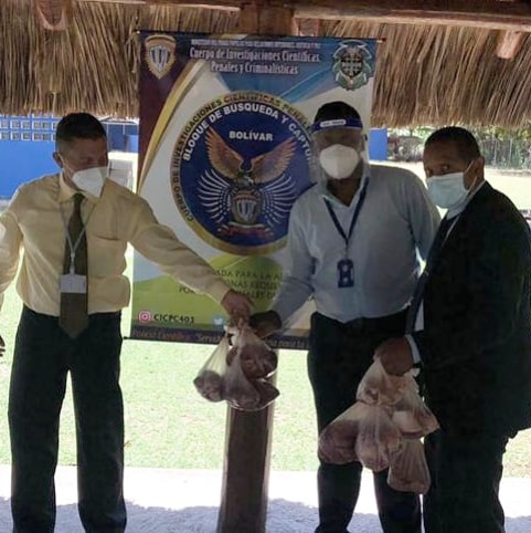 BusquedaBolivar's tweet photo. El día de hoy #Sab20, se realizó jornada de entrega de rubros proteínicos con un peso aproximado de (10) kilos de carne a todo el talento humano que hace vida en el Bloque De Busqueda Bolivar, de esta forma cubrir una de las necesidades de la cesta básica. https://t.co/GeUdIYo4c0