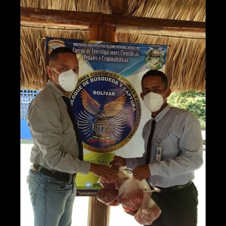 BusquedaBolivar's tweet photo. El día de hoy #Sab20, se realizó jornada de entrega de rubros proteínicos con un peso aproximado de (10) kilos de carne a todo el talento humano que hace vida en el Bloque De Busqueda Bolivar, de esta forma cubrir una de las necesidades de la cesta básica. https://t.co/GeUdIYo4c0