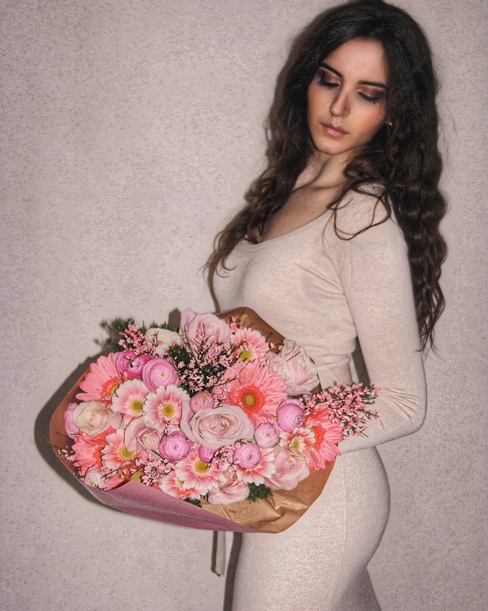 I'm wearing spring #loveGUESS <a href="/GUESS/">GUESS</a>