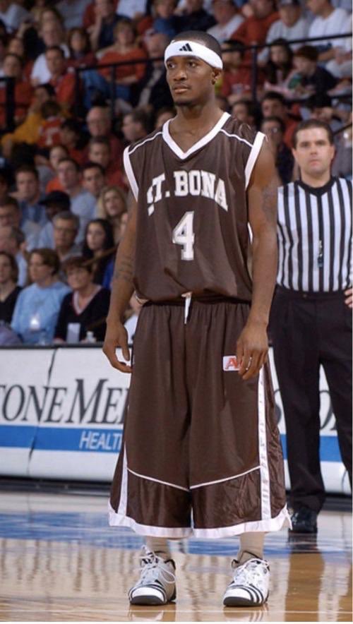 Exit44Official's tweet photo. Comment your 2 locks of the first round🔒

If they BOTH win their games, we will give away one free Exit 44 T-Shirt to a lucky winner🏀

Ours?... BONNIES &amp; UCSB BY 100👀 https://t.co/n9CE7z8JJb
