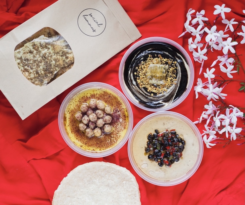 SocialHummus's tweet photo. Tomorrow 3/21 is the last day to order the March TRIO https://t.co/W8lxYxu1Sr

Flavors: 
1. Chinese Black Bean Hummus 
2. Yuzu, Honey &amp; Black Sesame Swirl - topped with bee pollen granules and honeycomb.
3. "OG" Social Hummus 
+ Lavash Za'atar Crackers 
+ Asian Rice Pop Cracker https://t.co/jxr2gITwWv