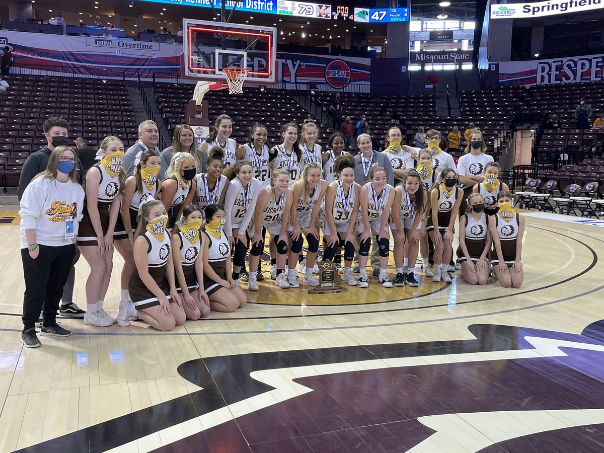 kickapoo_cheer's tweet image. 3rd in state!! INCREDIBLE season by @KHSGirlsBball! Thank you so much for letting us be a part of it, you make us proud to be Chiefs!! #onetribe #whosaid 

👀 peep the score in the back