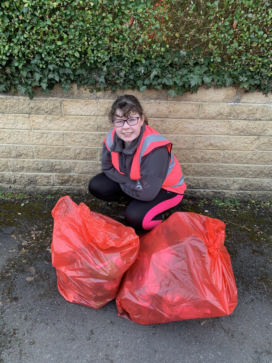 Day 31 of Lent Litter Pick 2021: 2 bags collected and 23 left to collect. Today I collected these bags along a back road out of Fairford. It’s crazy what you see when it’s just out of sight. Together we can make a difference!💚🌎♻️🚯

justgiving.com/fundraising/Ab…