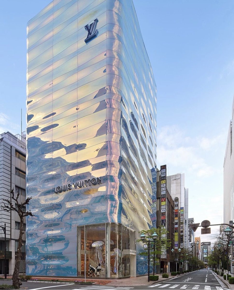 tmbIrpics's tweet photo. Louis Vuitton store in Tokyo 🇯🇵 
#LVGinza https://t.co/iiQ1jDQYvp
